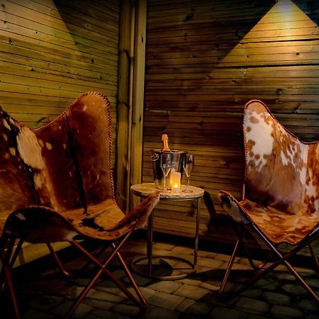 Le Spa Du Cabanon: Cabanon De Luxe Avec Spa Entierement Privatif Aye Buitenkant foto
