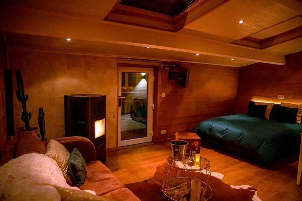 Le Spa Du Cabanon: Cabanon De Luxe Avec Spa Entierement Privatif Aye Buitenkant foto