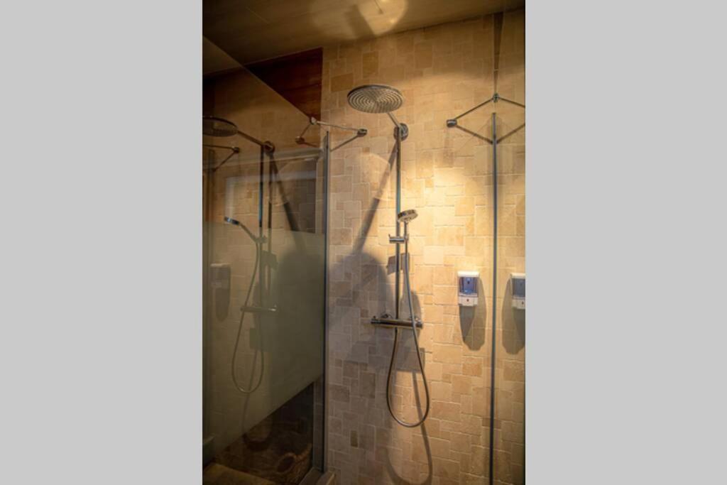 Le Spa Du Cabanon: Cabanon De Luxe Avec Spa Entierement Privatif Aye Buitenkant foto