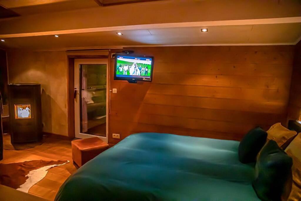 Le Spa Du Cabanon: Cabanon De Luxe Avec Spa Entierement Privatif Aye Buitenkant foto