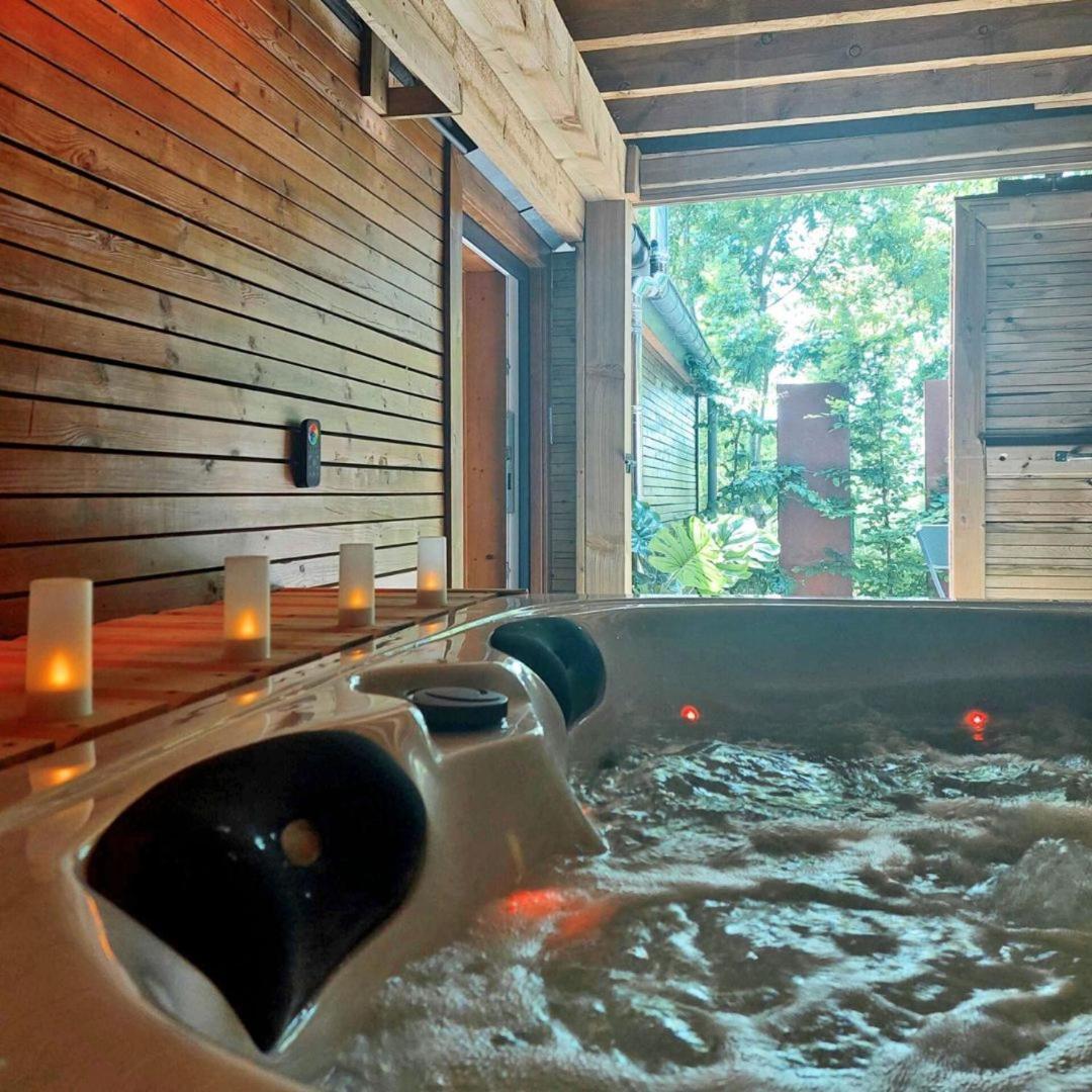 Le Spa Du Cabanon: Cabanon De Luxe Avec Spa Entierement Privatif Aye Buitenkant foto
