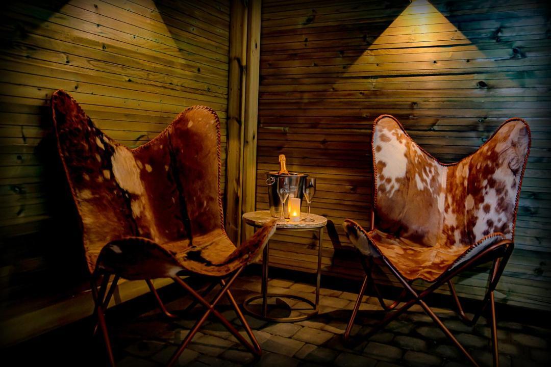 Le Spa Du Cabanon: Cabanon De Luxe Avec Spa Entierement Privatif Aye Buitenkant foto
